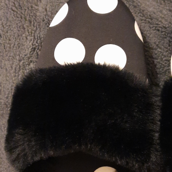 slippers - Picture 3 of 6